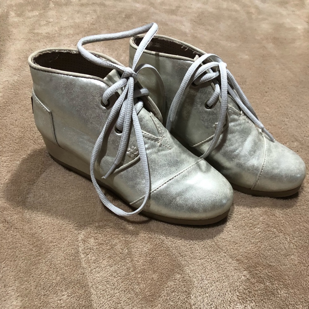 Toms girl shoes size 3